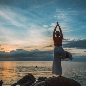 Viaggio yoga a Tenerife con Atelier dei Viaggi, tra meditazione, spiagge oceaniche, paesaggi vulcanici e momenti di relax.